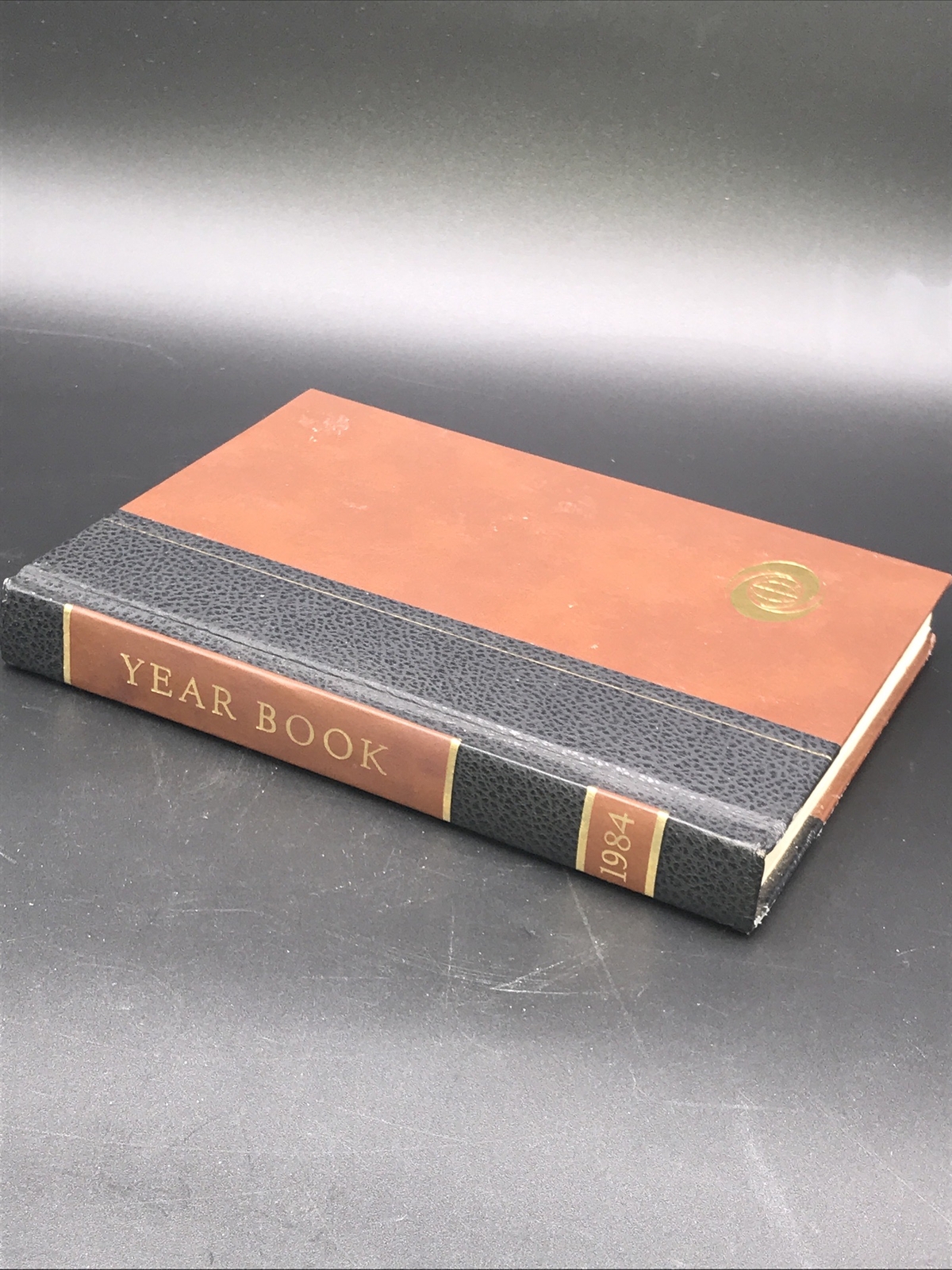 World Book Encyclopedia – 1984 Yearbook CUT OUT STASH/HIDE BOOK. SEE PHOTOS