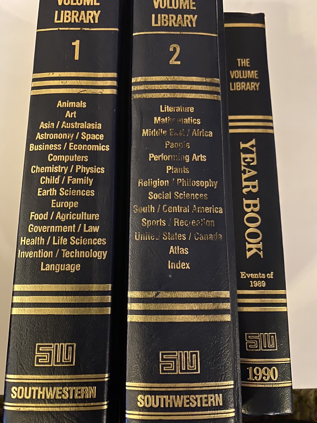 The Volume Library (Southwestern; Volume 1, 2,1989, Yearbook 1989) Excellent