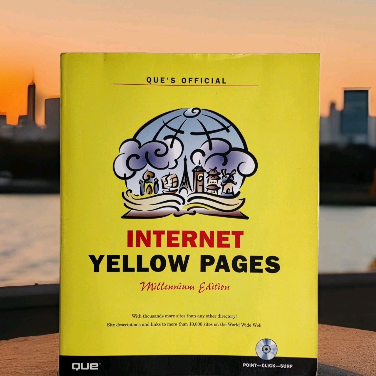 Vintage QUE’S Official Internet Yellow Pages With Disc MILENNIUM EDITION Turner