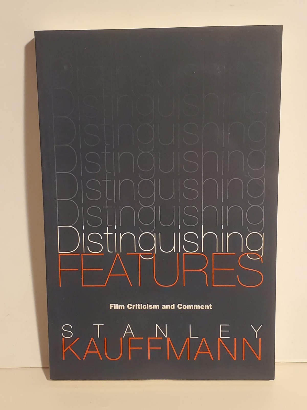 $1 BOOK SALE DISTINGUISHING FEATURES FILM CRITICISM COMMENT KAUFFMANN PAPERBACK