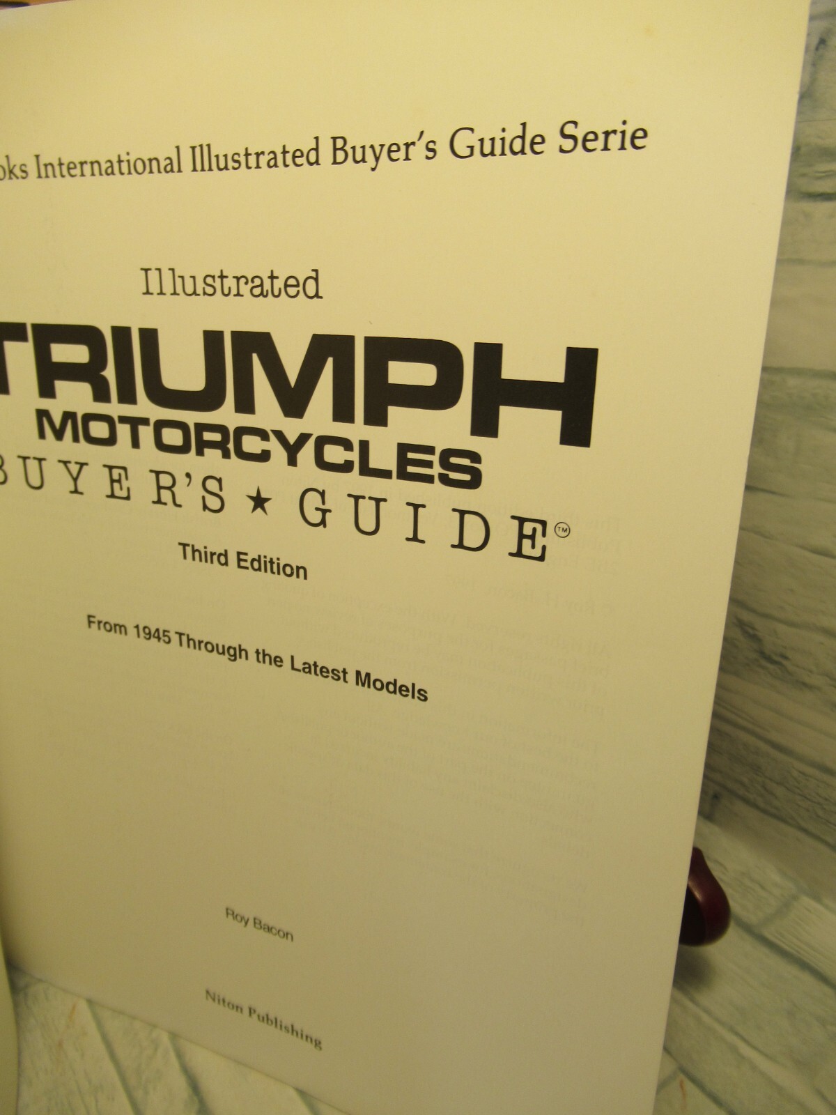 Triumph Motorcycle (Illustrated Buyers Guide) 3rd edition