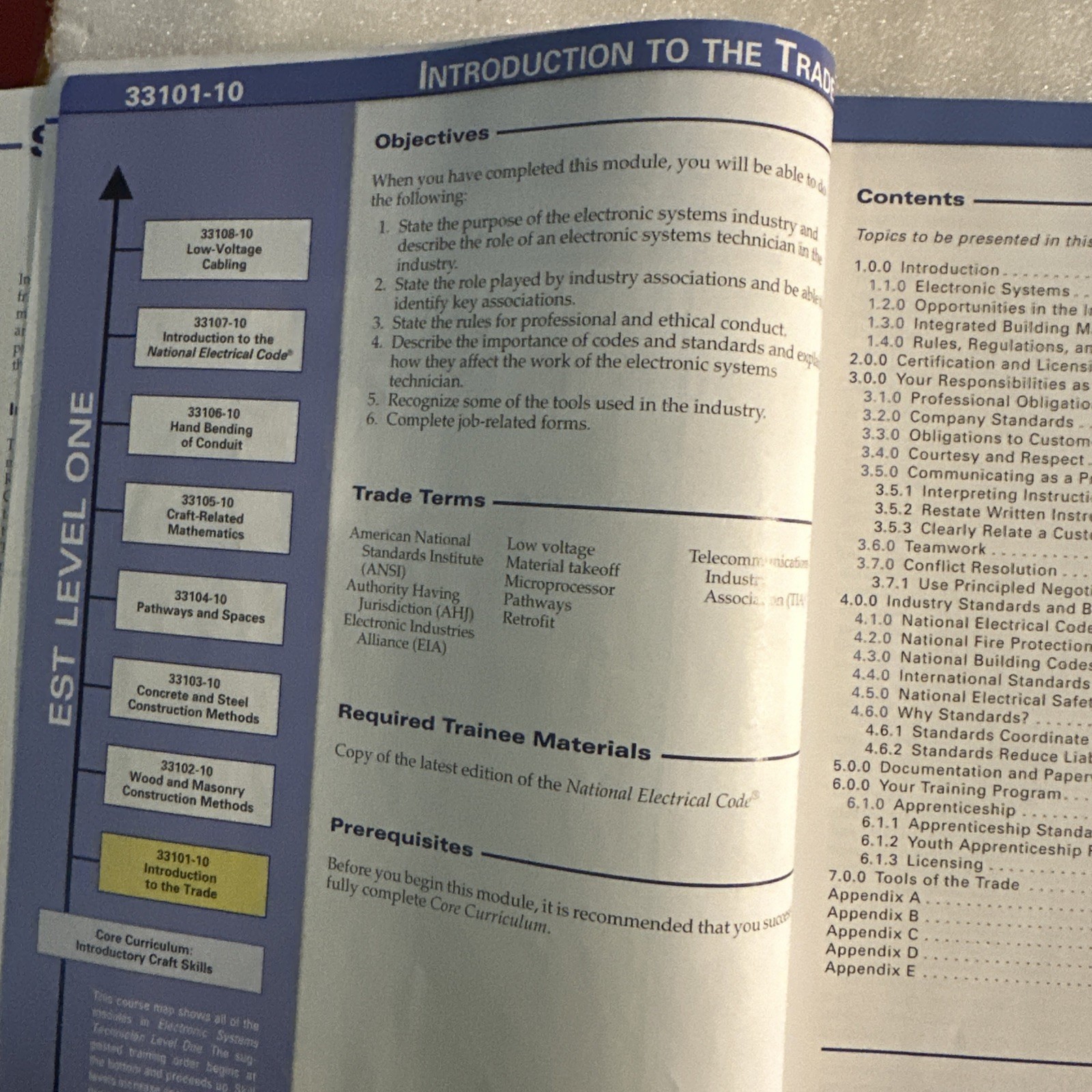 Electronic Systems Technician Trainee Guide, Level 1 by NCCER (2010, Trade…