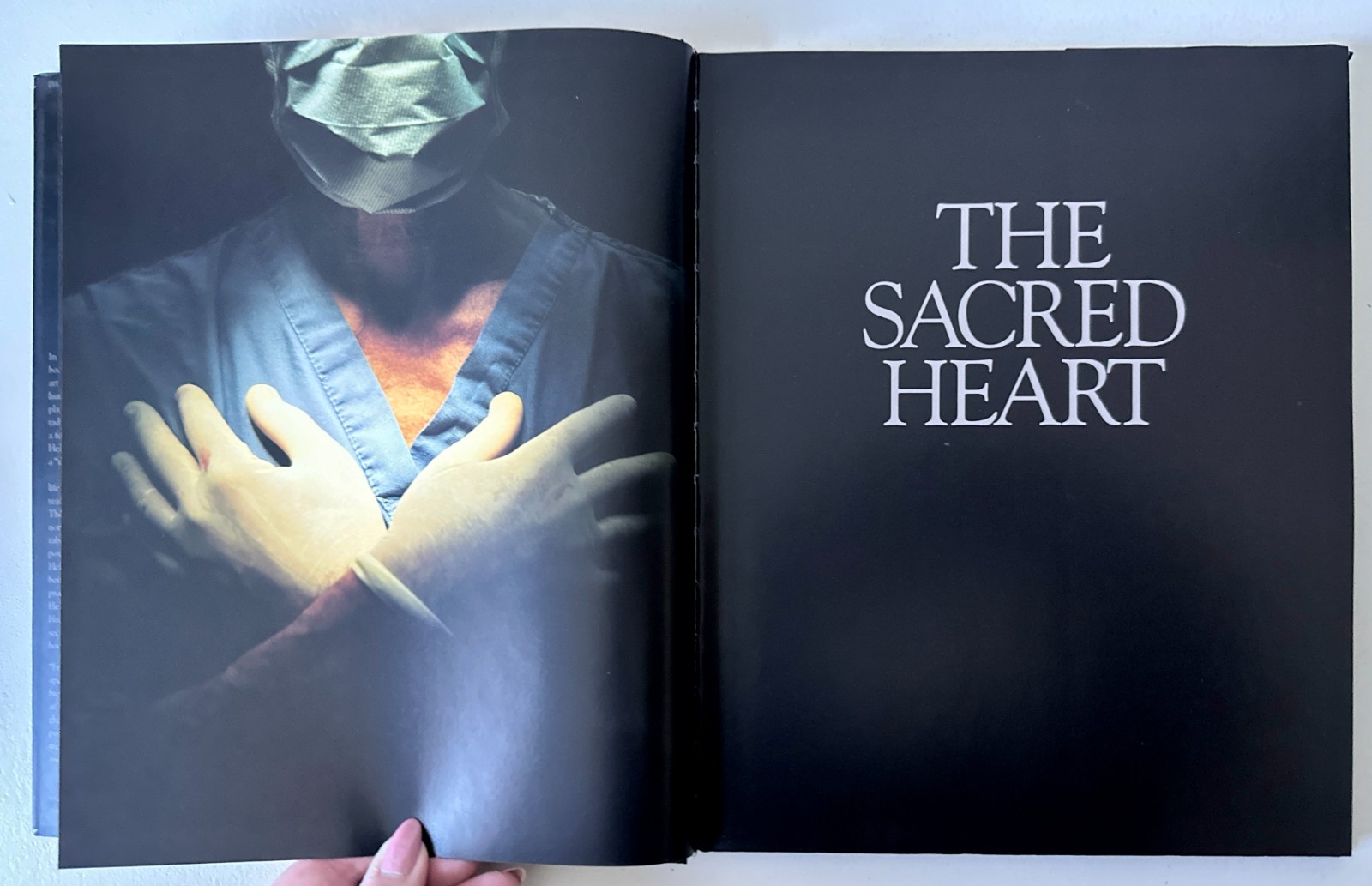 The Sacred Heart 1st Ed 1997 Max Aguilera-Hellweg Medical Photo Surgery Book VTG