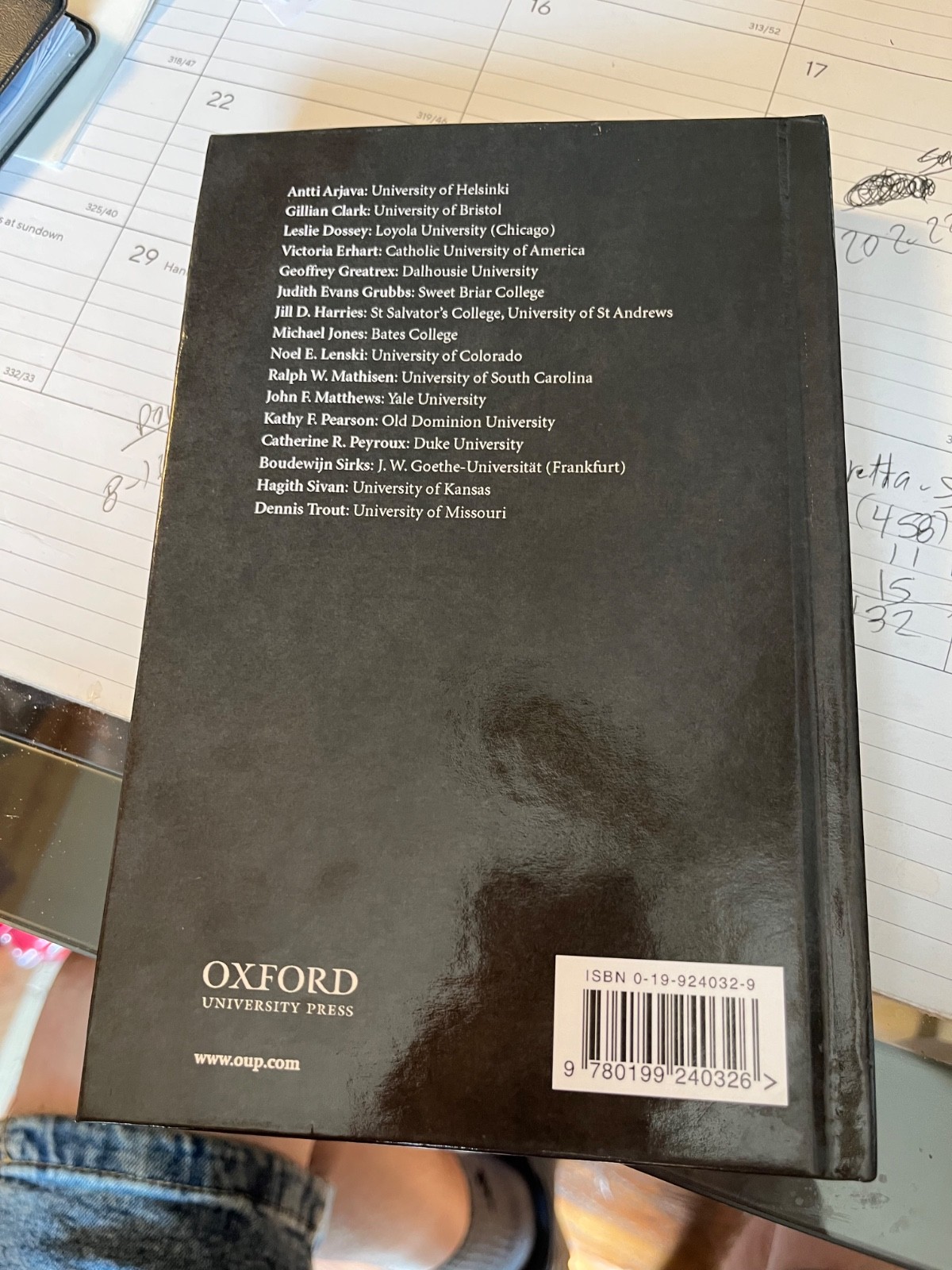 Law, Society, and Authority in Late Antiquity 1st Edition(New)